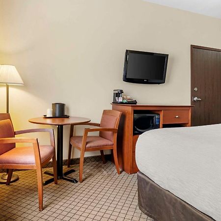 Quality Inn Airport Moncton Exterior foto
