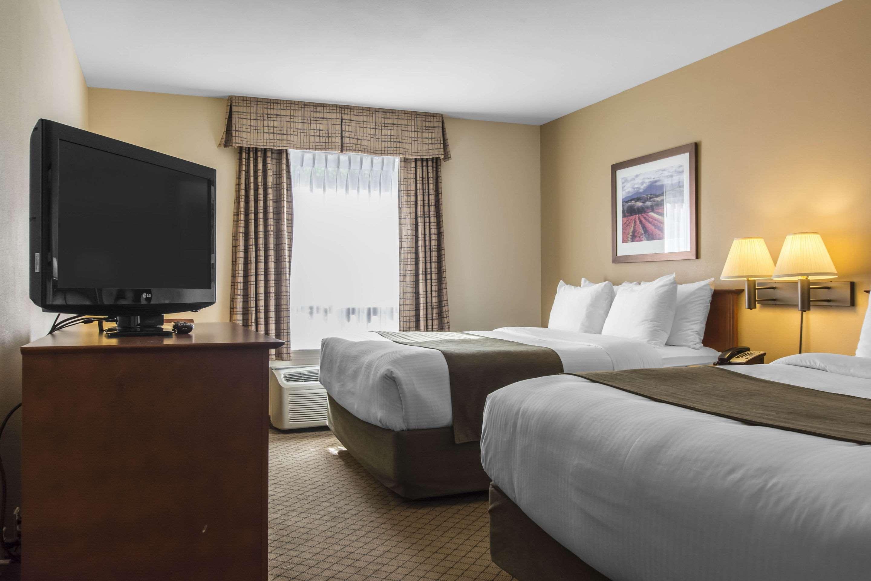 Quality Inn Airport Moncton Exterior foto