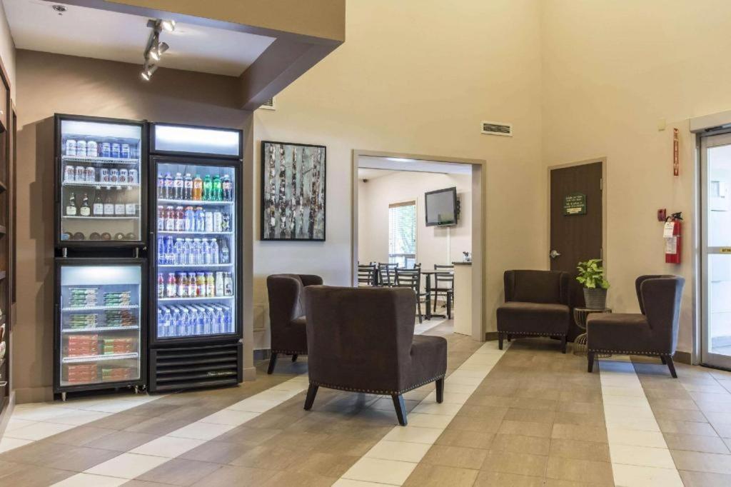 Quality Inn Airport Moncton Exterior foto